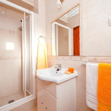 Cape - Moradia Tranquila Com Piscina E Bbq Em *
