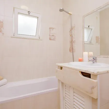 Cape - Moradia Tranquila Com Piscina E Bbq Em * Lagoa (Algarve)